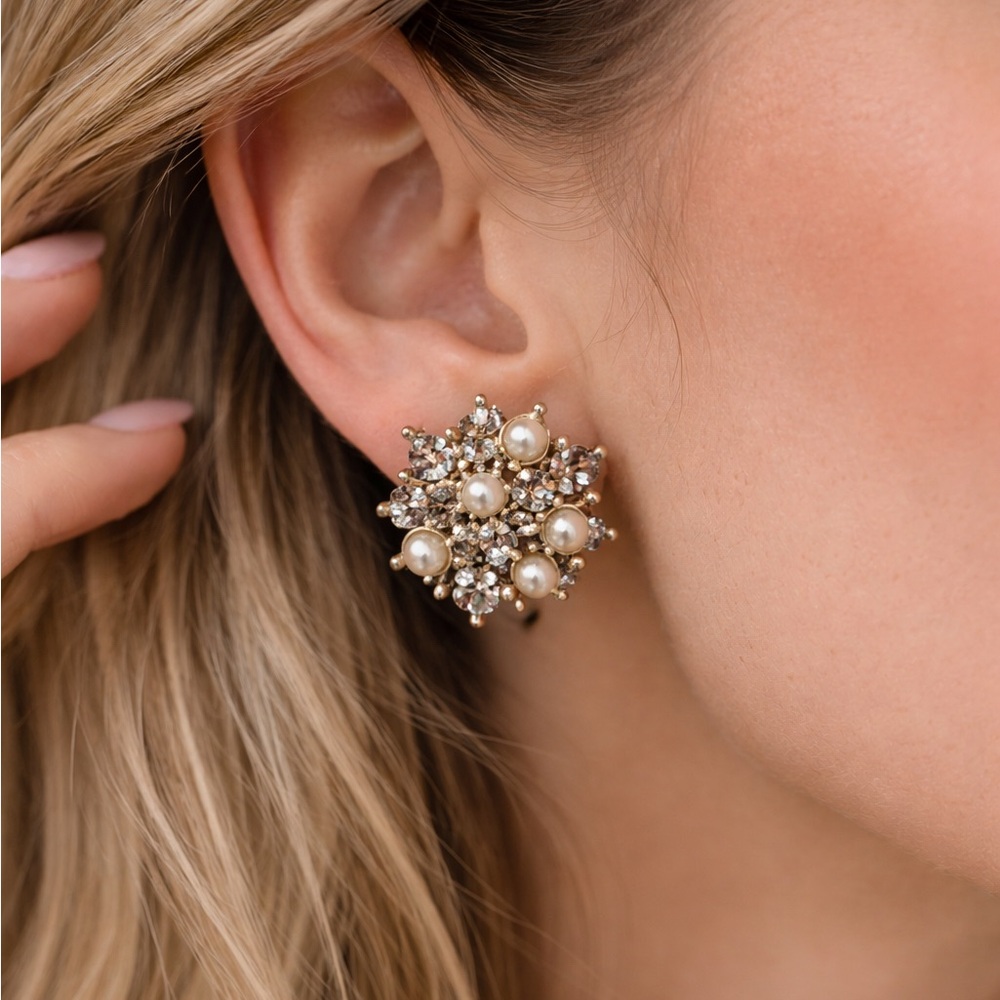 Vintage Pearl Starburst Rhinestone Cluster Stud Earrings Floral Gold Tone Glam
